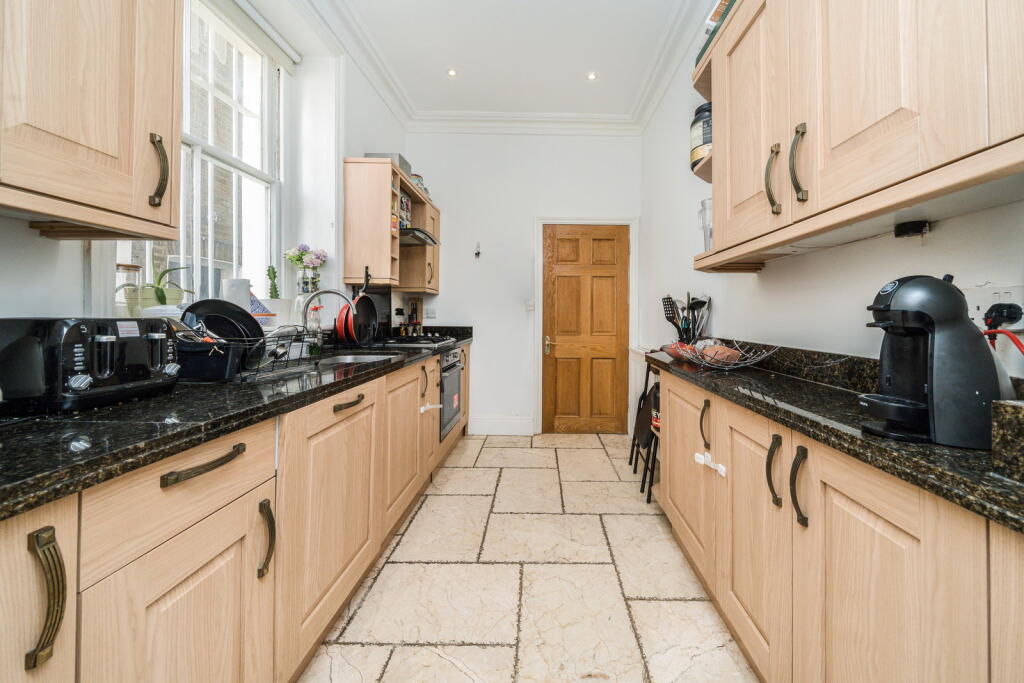 Apartment in London, Queen's Park - More