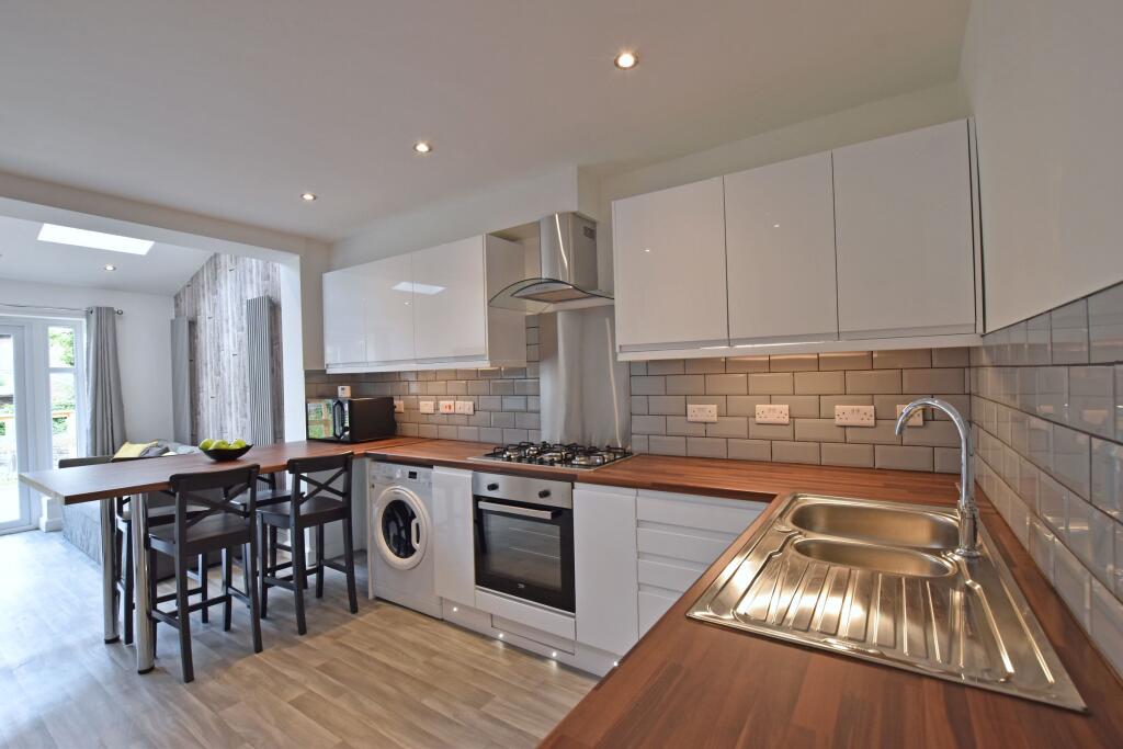House in Nottingham, Beeston - View 2