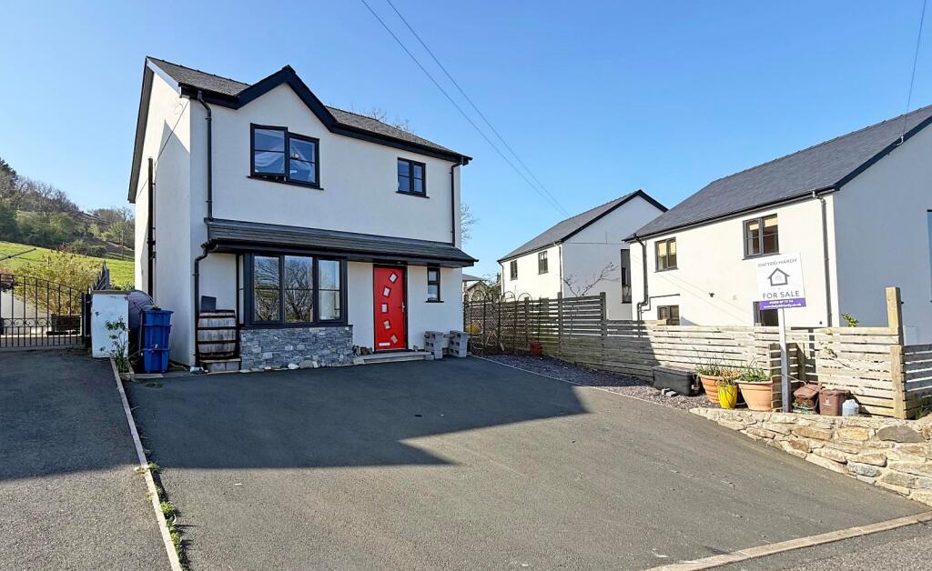 3-bed detached on Clynnogfawr, Caernarfon, Gwynedd, LL54, £265,000