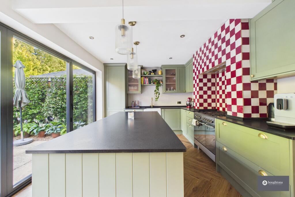 House in Buckingham, Page Hill, Buckinghamshire - More
