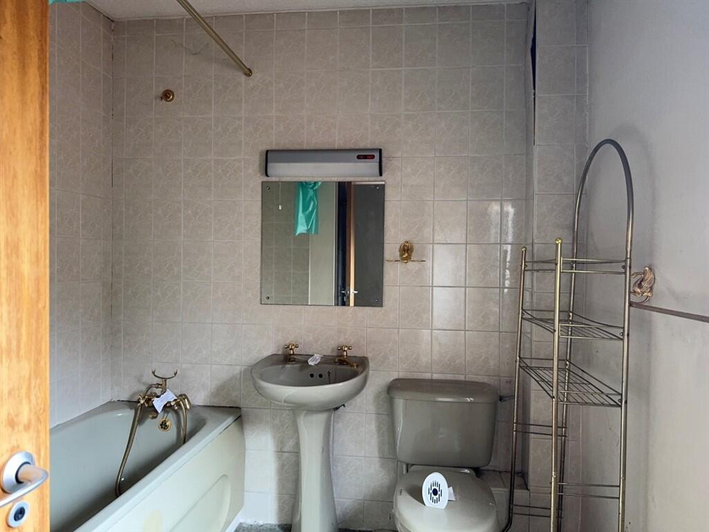 Apartment in Winkfield, Bracknell Forest - View 4