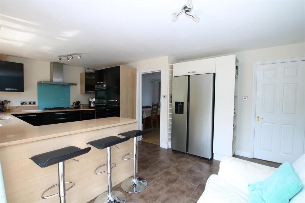 Wagtail Close, Horsham, West Sussex image 5