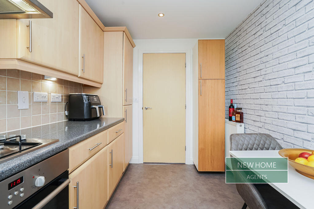 Apartment in Rotherham, Bramley - View 4