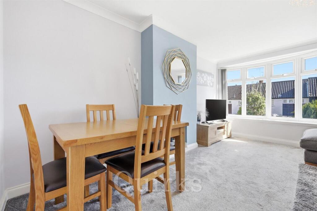 Salesbury Drive, Billericay photo 4
