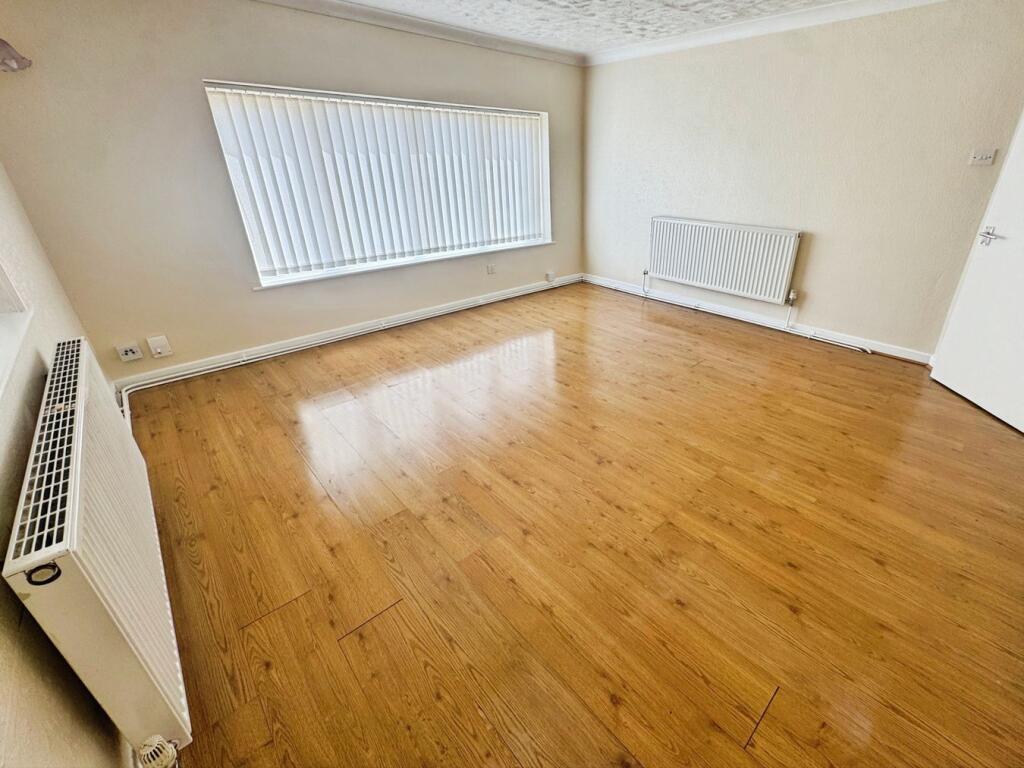 Apartment in Birmingham, Pheasey - View 2