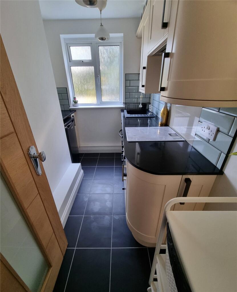 Apartment in Tunbridge Wells, Kent - More