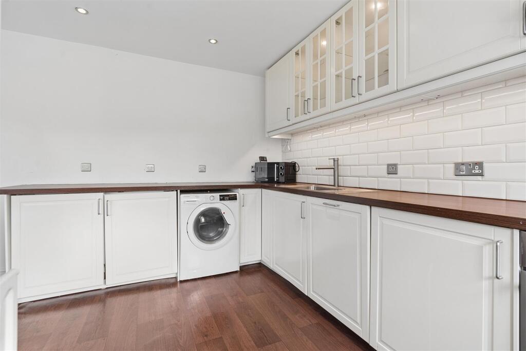Apartment in Dartford - View 3