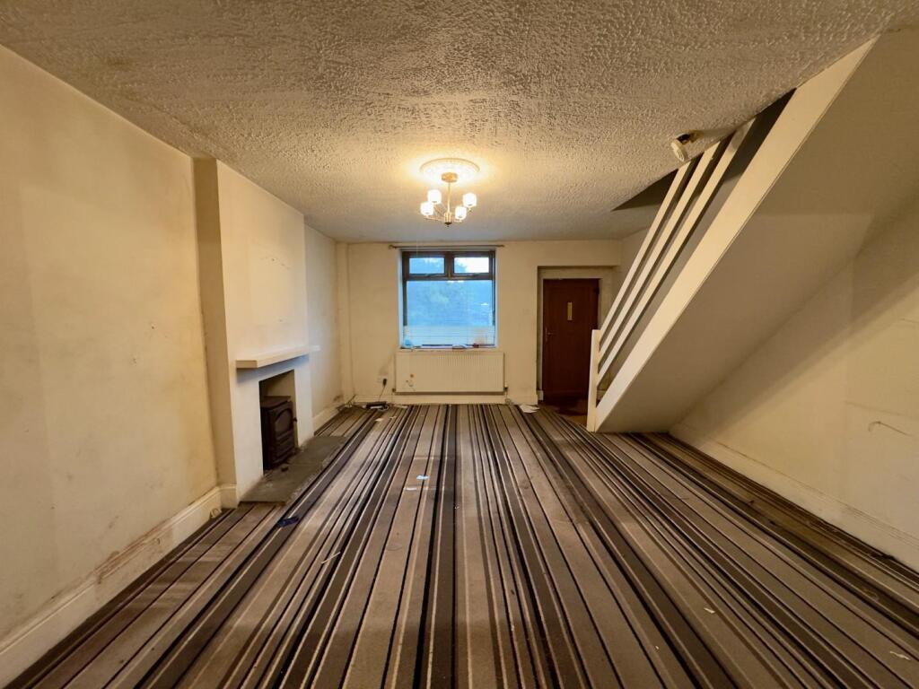 Manchester Road, Dunnockshaw, Burnley photo 3