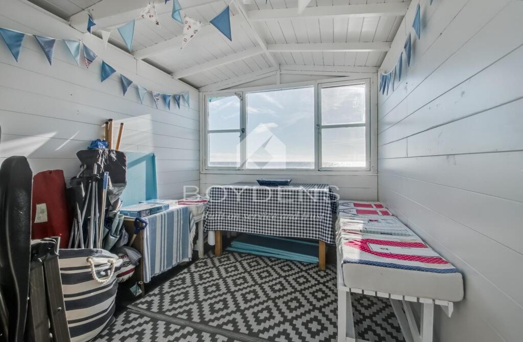 Walings Beach Hut, Frinton On Sea photo 4
