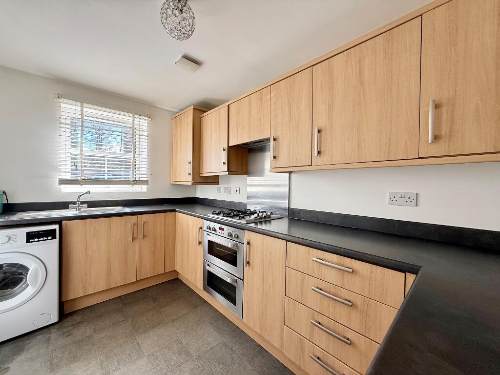 Farm Close, Stratford-Upon-Avon, Warwickshire, CV37 photo 2