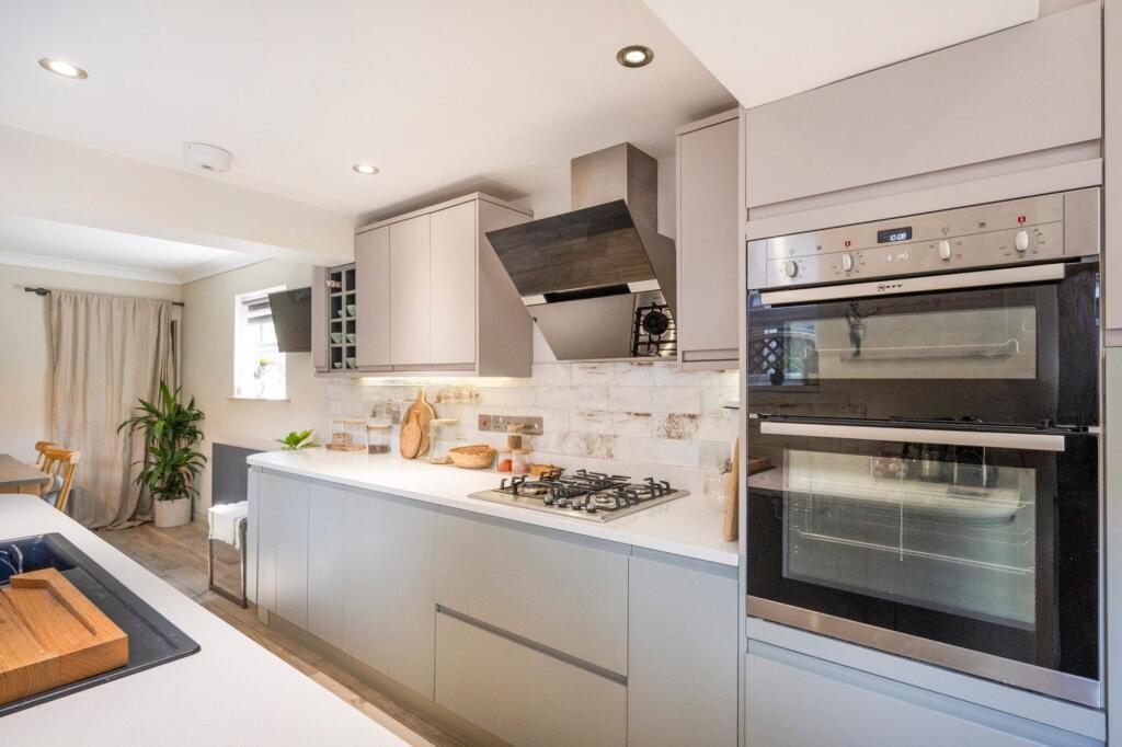 House in Wokingham - More