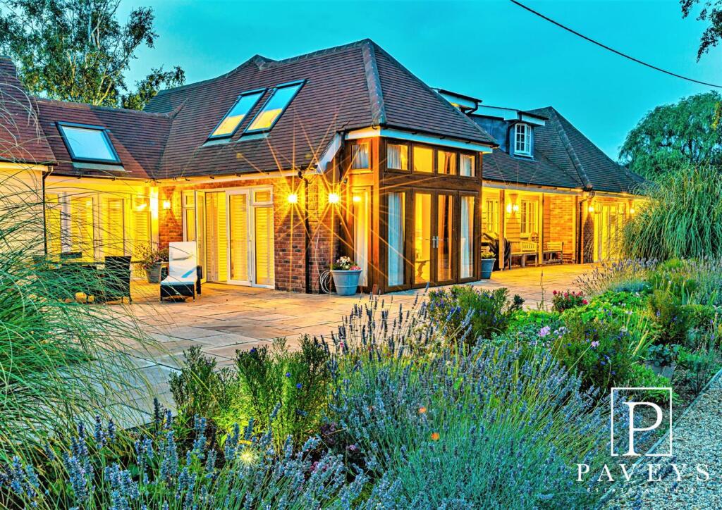 Little Clacton Road, Great Holland, Frinton-On-Sea photo 2