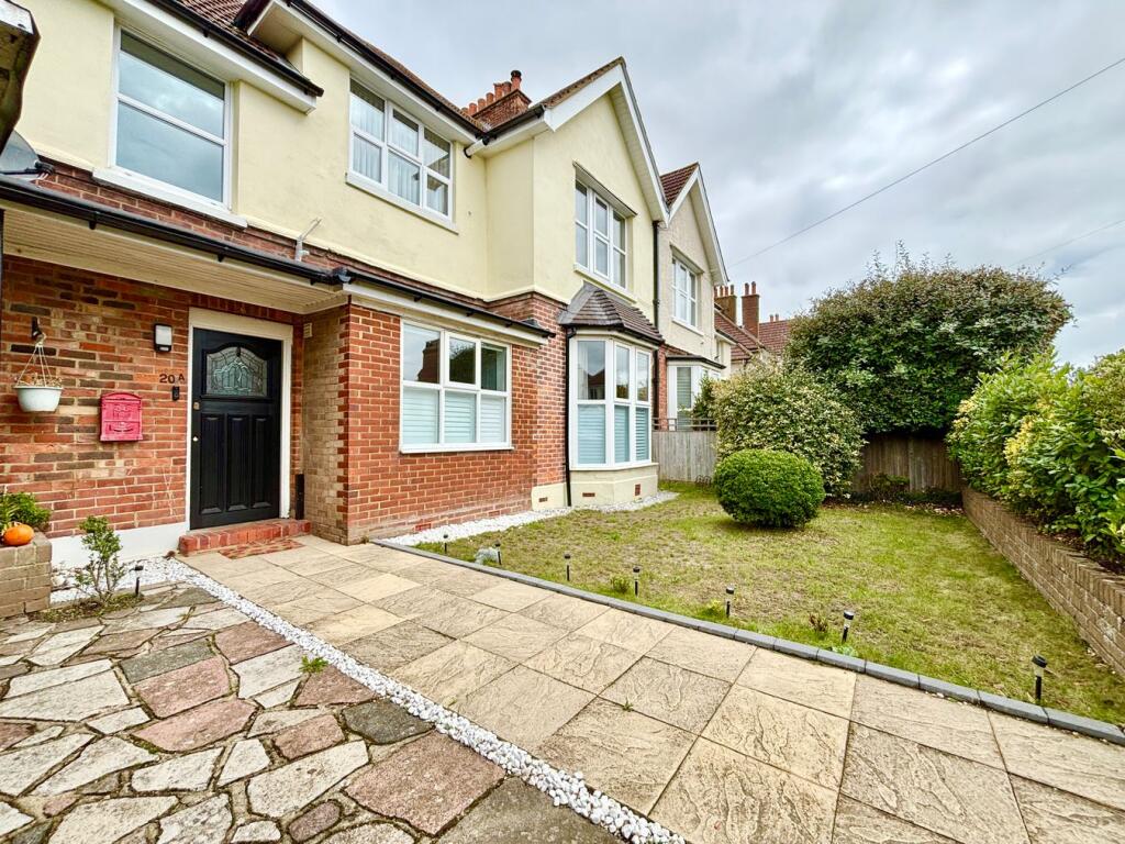 2-bed flat on Collington Avenue, Bexhill-on-Sea, TN39, £229,950