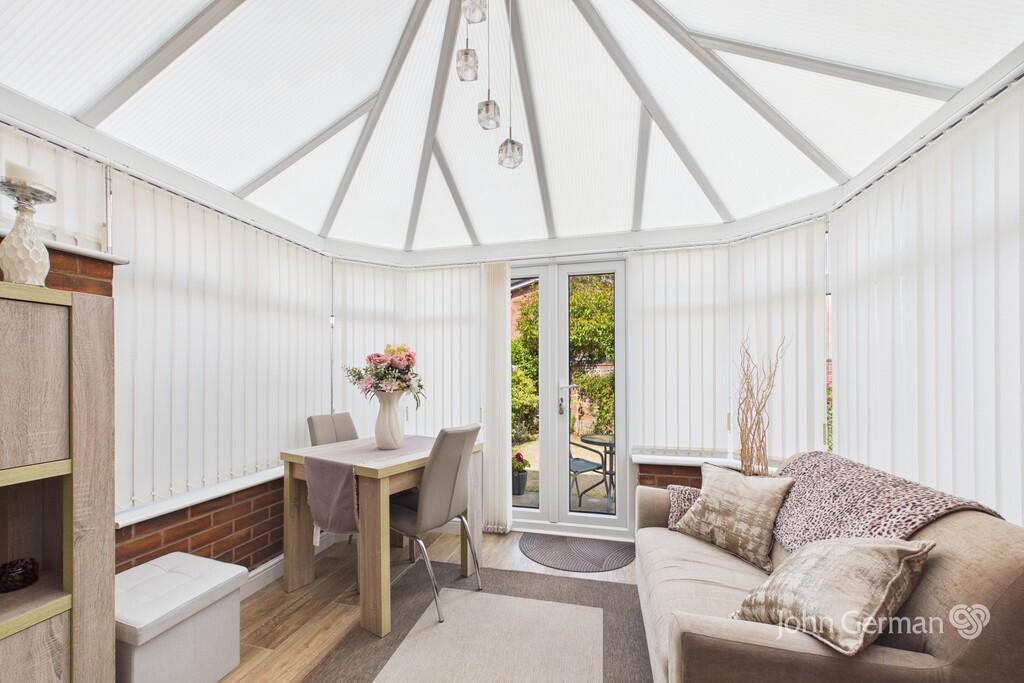 House in Stafford, Hixon - More