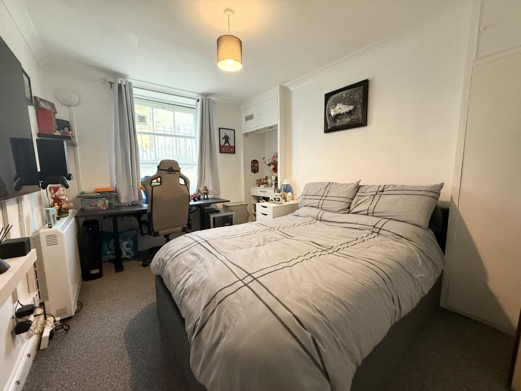 Apartment in Cheltenham, Gloucestershire - More