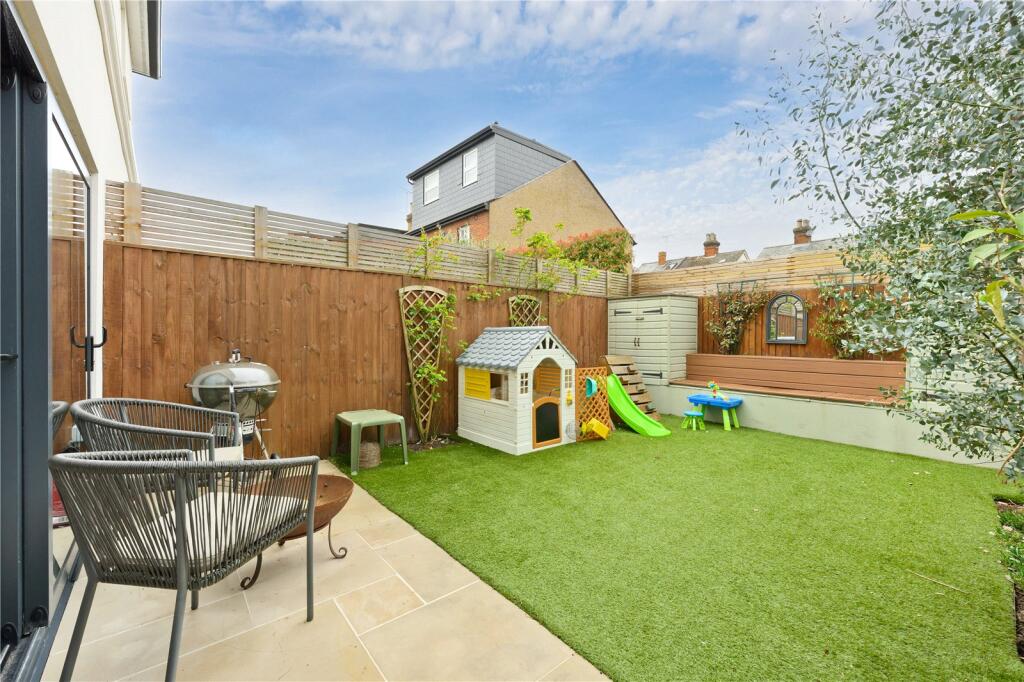 Apartment in Weybridge - More