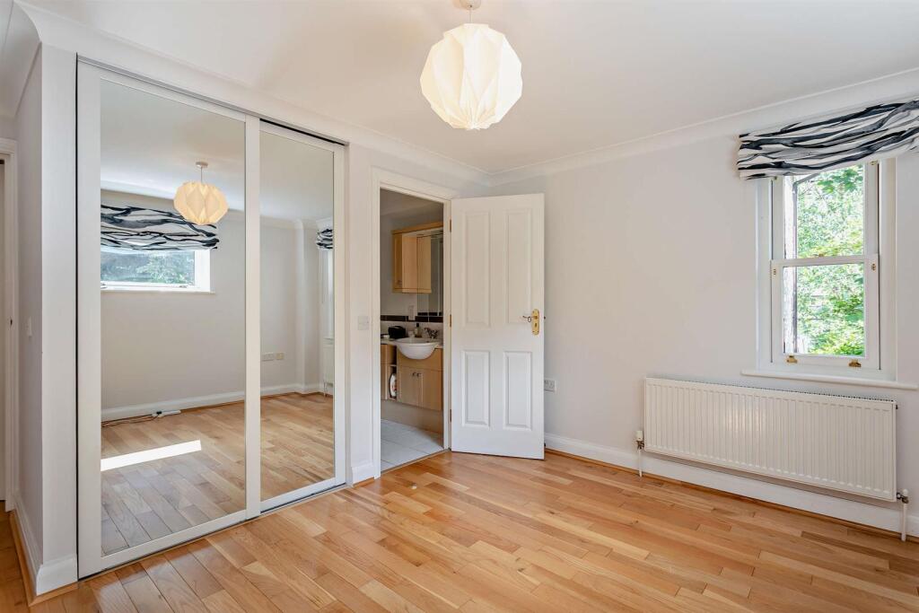 Apartment in Cambridge, Romsey - View 4