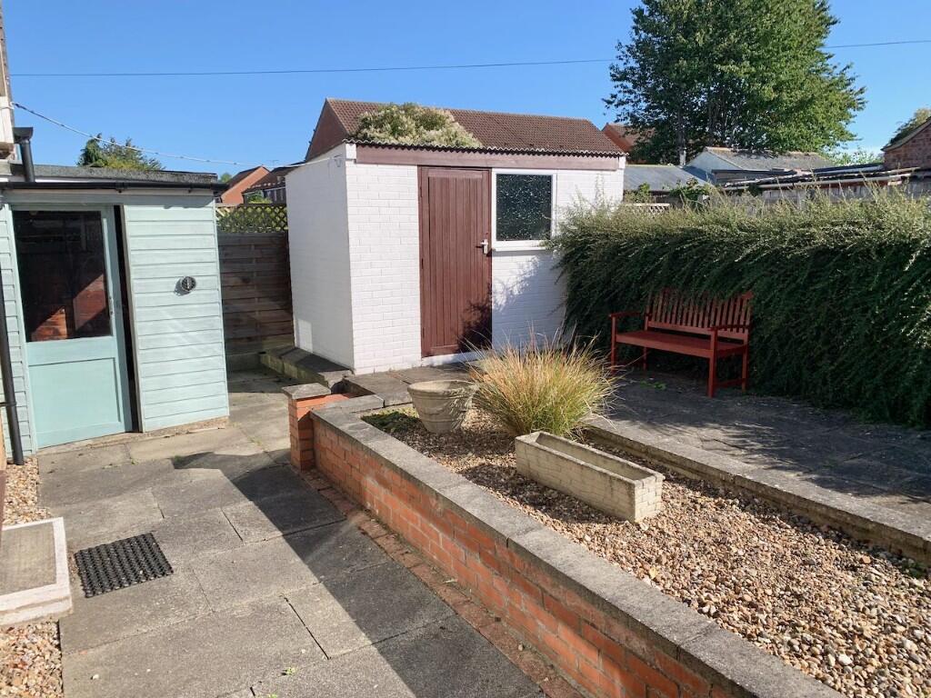 35 Ingsgarth, Pickering, North Yorkshire, YO18 8DA photo 2