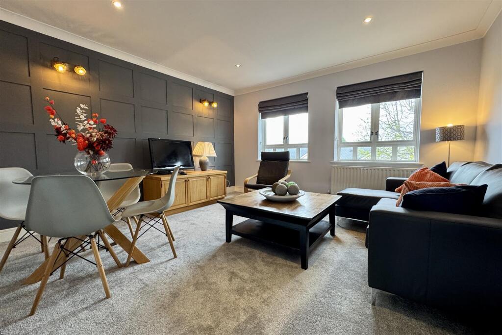 Apartment in Cheltenham, Ewens Farm, Fairview - View 2