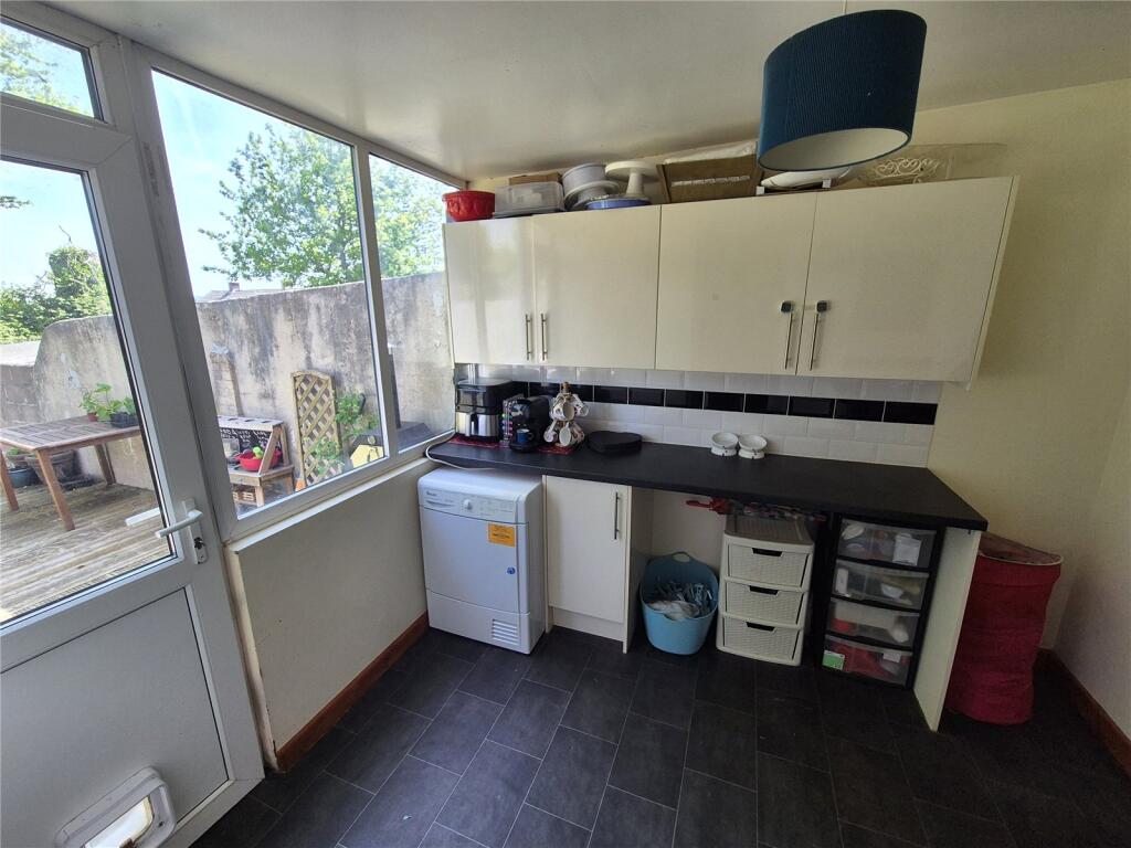 King Cuthred Close, Chard, Somerset, TA20 photo 4