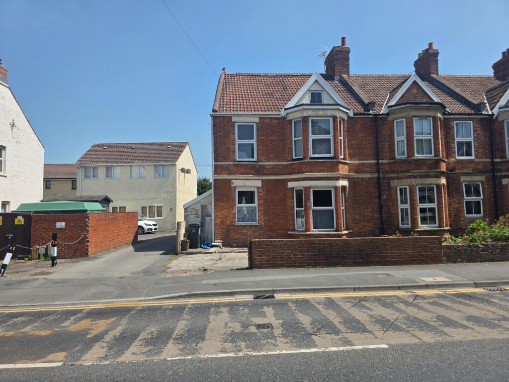 2-bed flat on Church Street, Highbridge, Somerset, TA9, £114,950