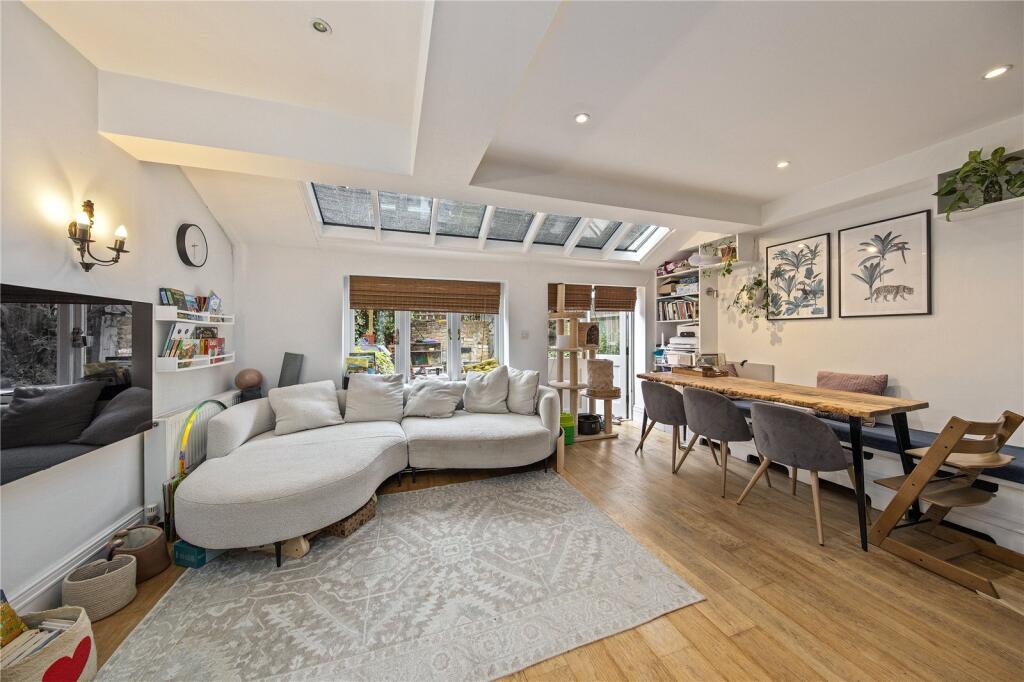 Apartment in Twickenham - View 2