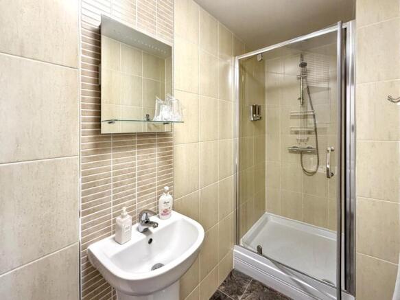 117 - Room 2 ensuite.jpg