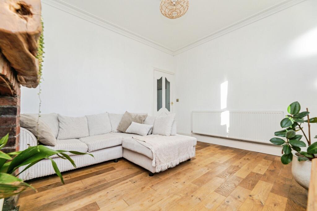 Yew Lane, Sheffield, S5 photo 3