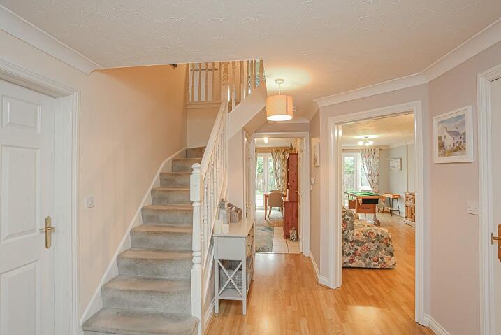 Barley Crescent, Carterton, Oxfordshire, OX18 photo 2