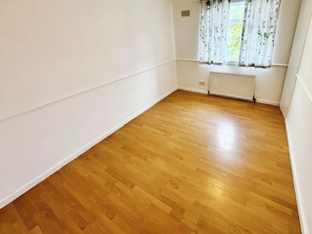 House in Glenrothes, South Parks - More