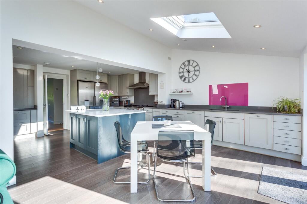 Blakes Road, Wargrave, Berkshire, RG10 photo 2
