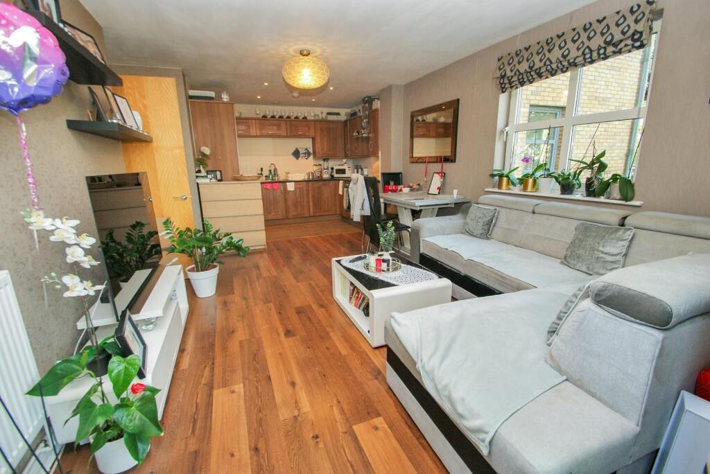 Apartment in East Hertfordshire, Hockerill, Bishop's Stortford - View 2