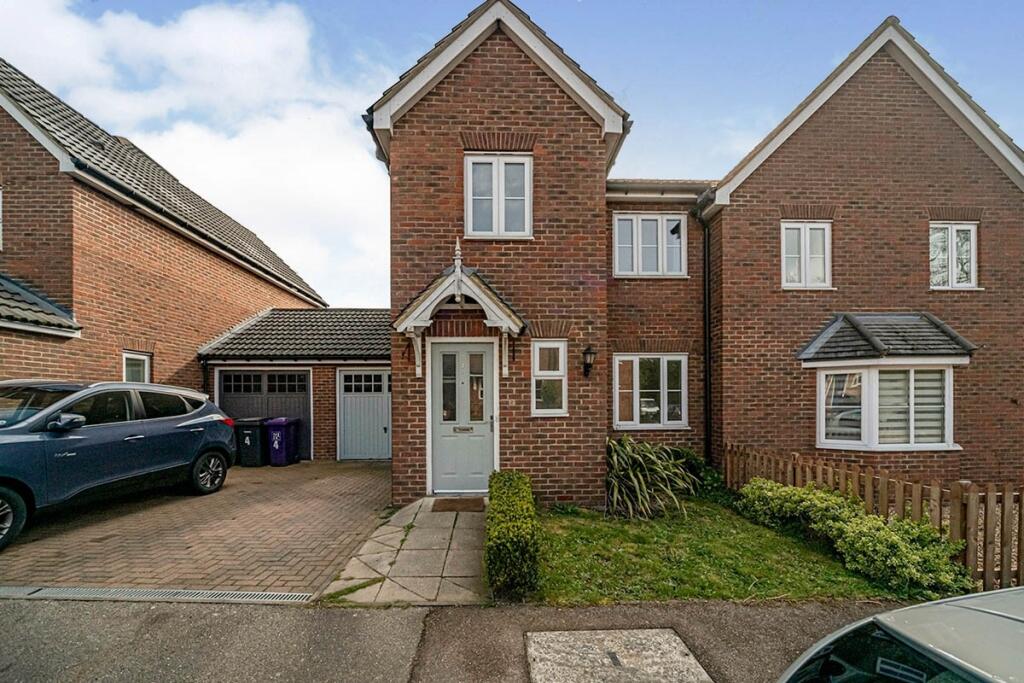 Main image of property: Hunt Hill Close, Stevenage, Hertfordshire, SG1