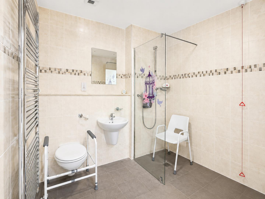 Apartment in Northampton - More