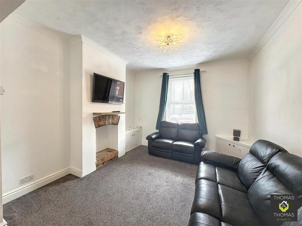 House in Gloucester - View 4