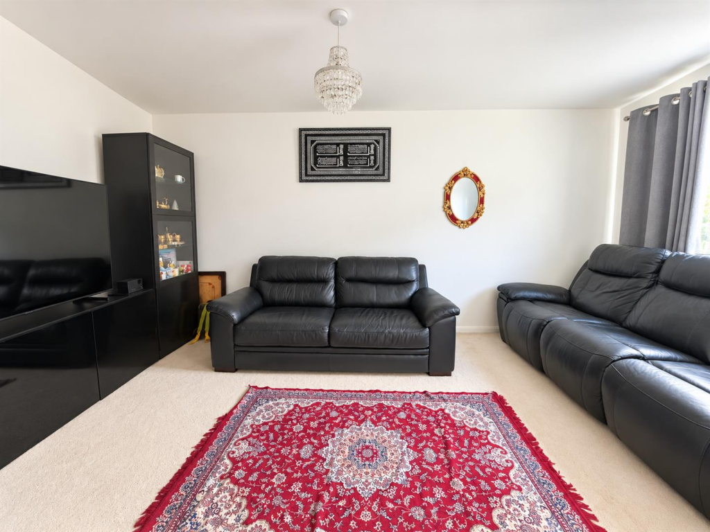 House in Gloucester - View 4