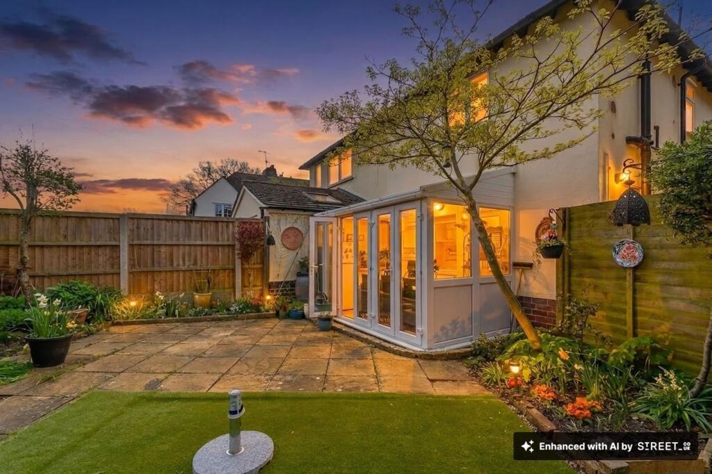 Main image of property: Kerns Terrace, Stratford-Upon-Avon, CV37