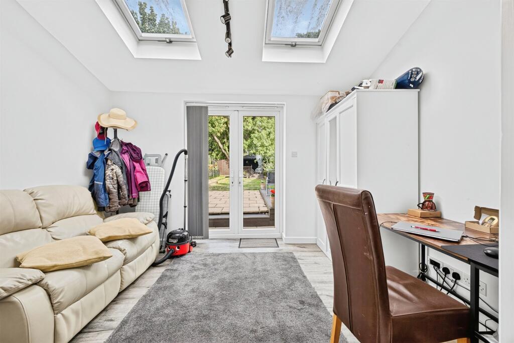 House in Northampton, Wootton - View 5