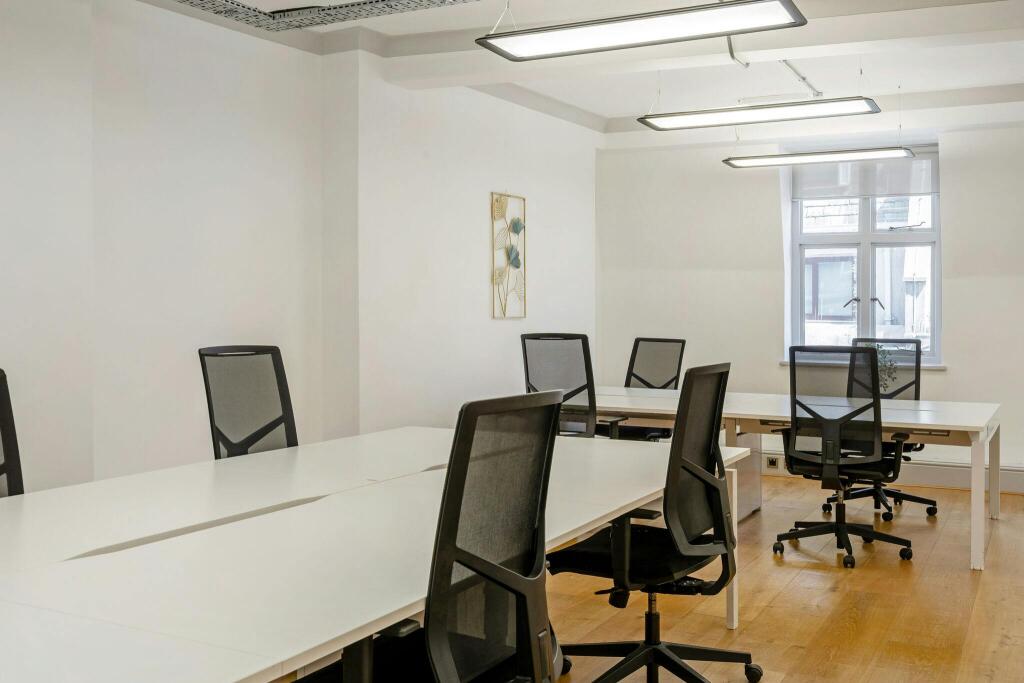 111332_6 Lloyds Avenue (61)_low.jpg