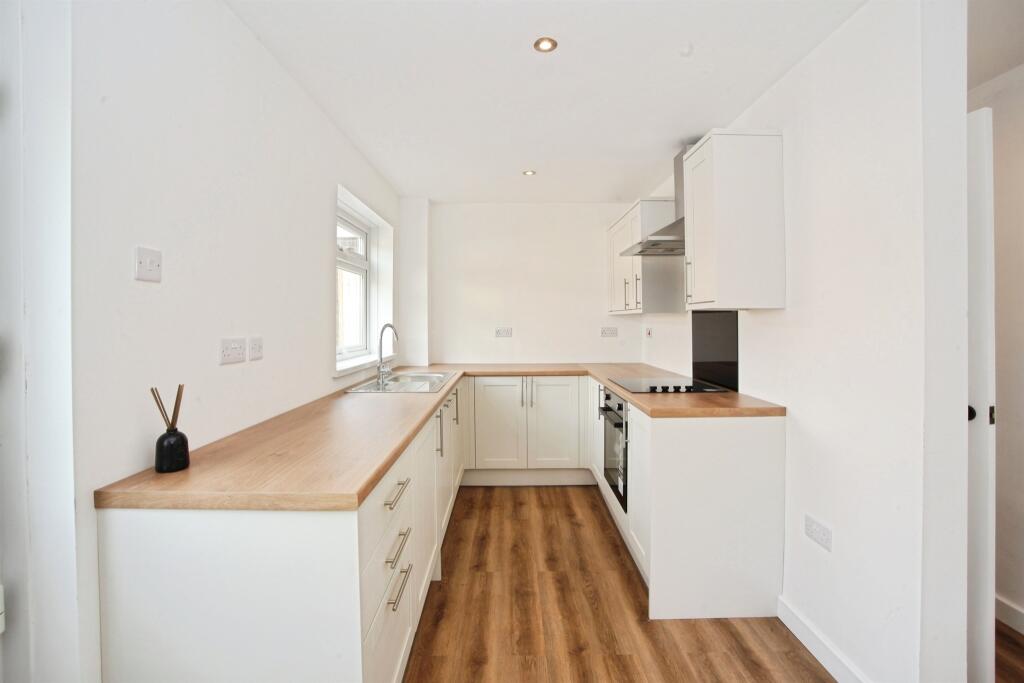 House in Nantgarw, Taffs Well - View 4