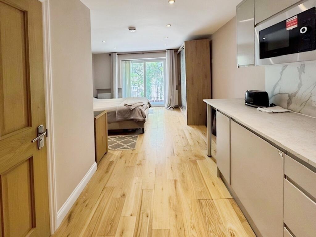 Studio flat for rent