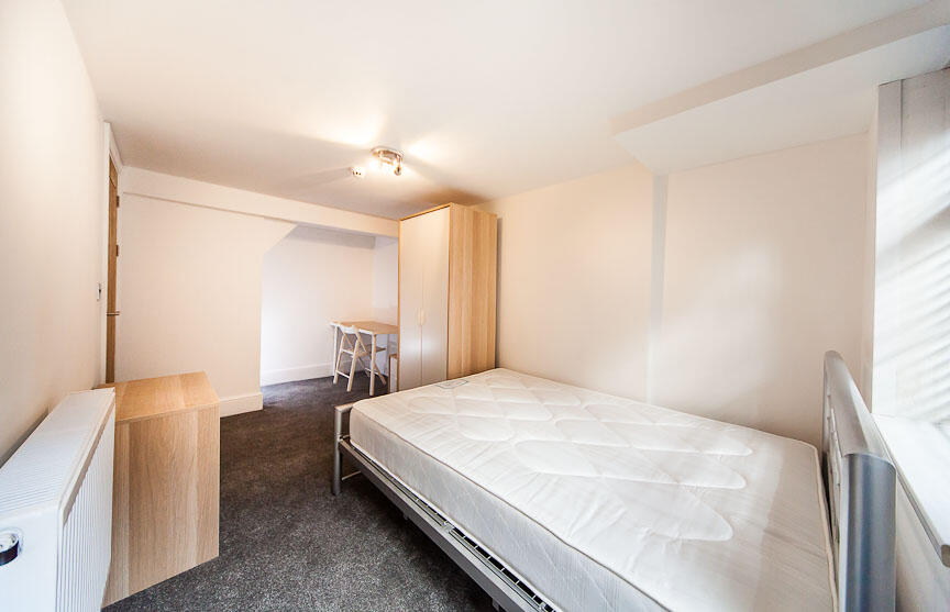 6 bedroom terraced house for rent
