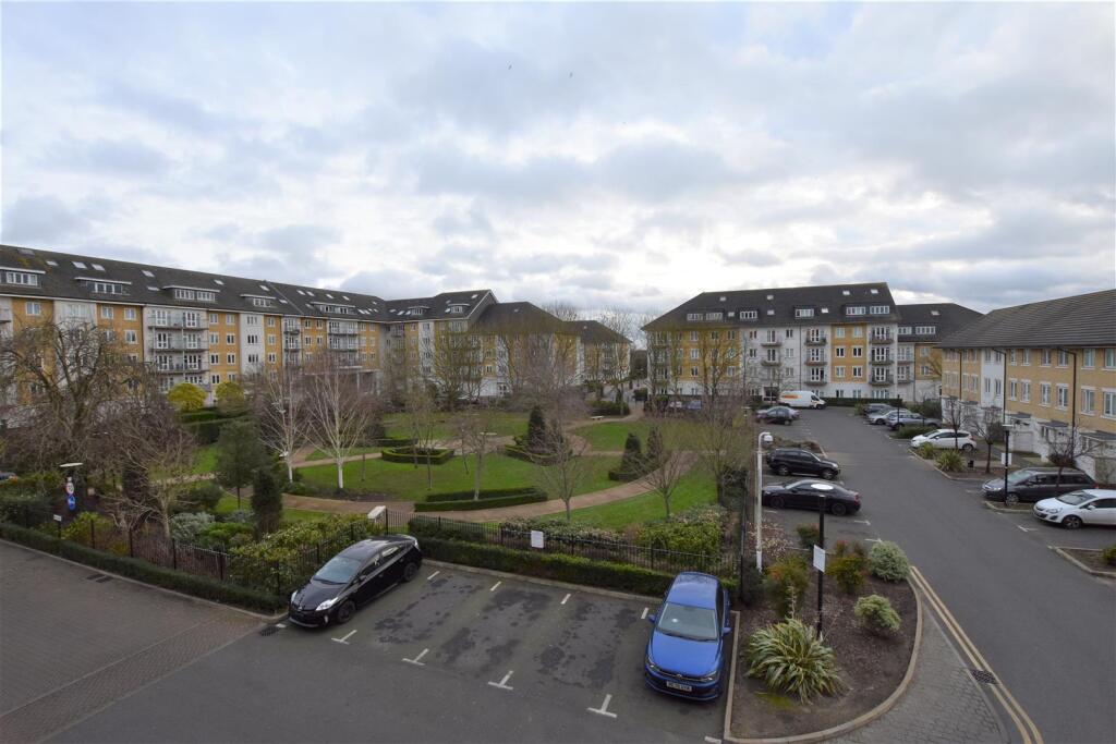 Apartment in Southall - More