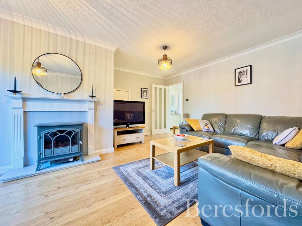 House in London, Elm Park - View 3
