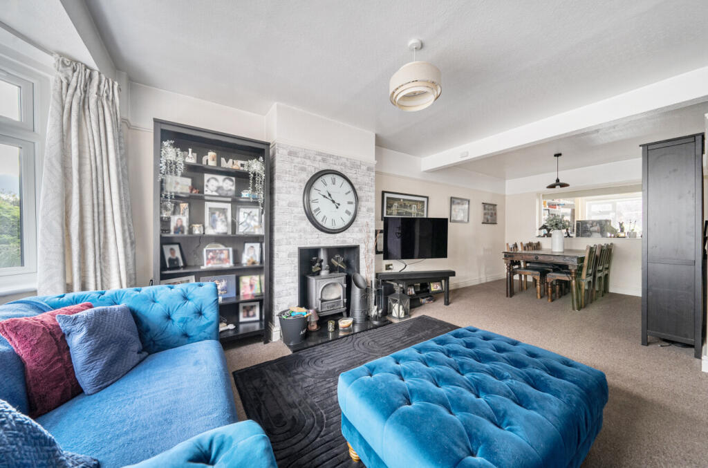 House in Swindon, Greenbridge, Coleview - More
