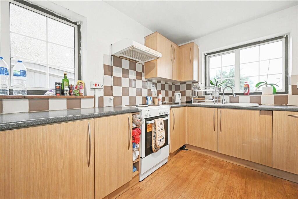 5 bed detached - Henley Road, Caversham, READING image 3