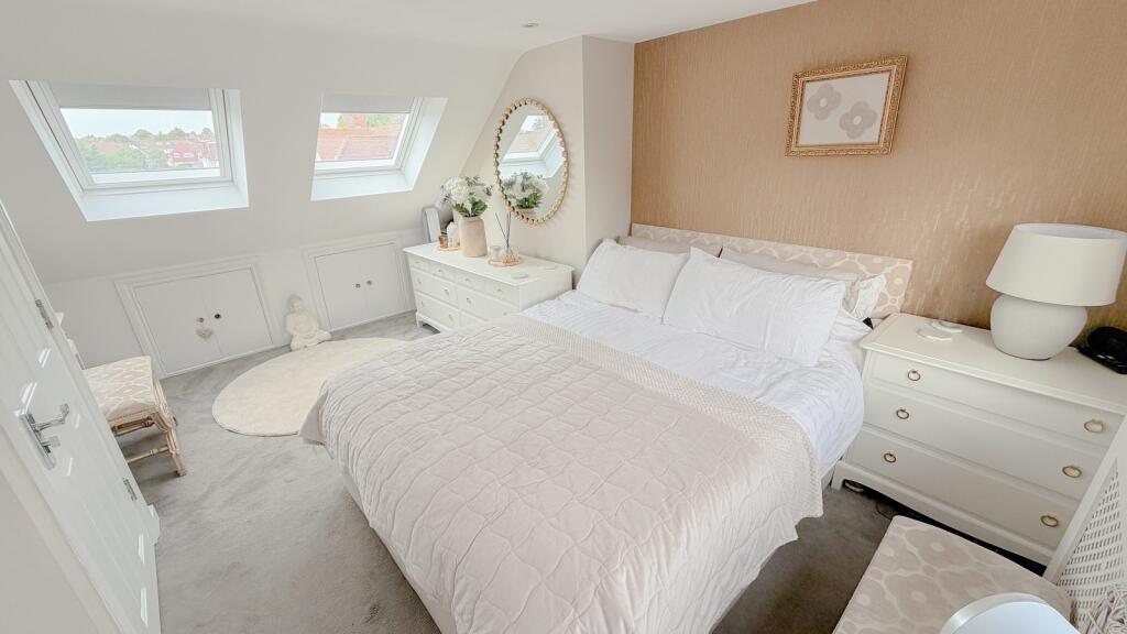 House in Sutton - View 3