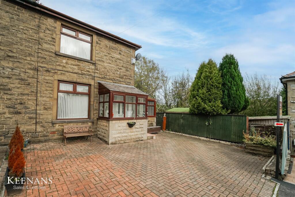 2-bed semi-detached on Rockcliffe Avenue, Bacup, £190,000