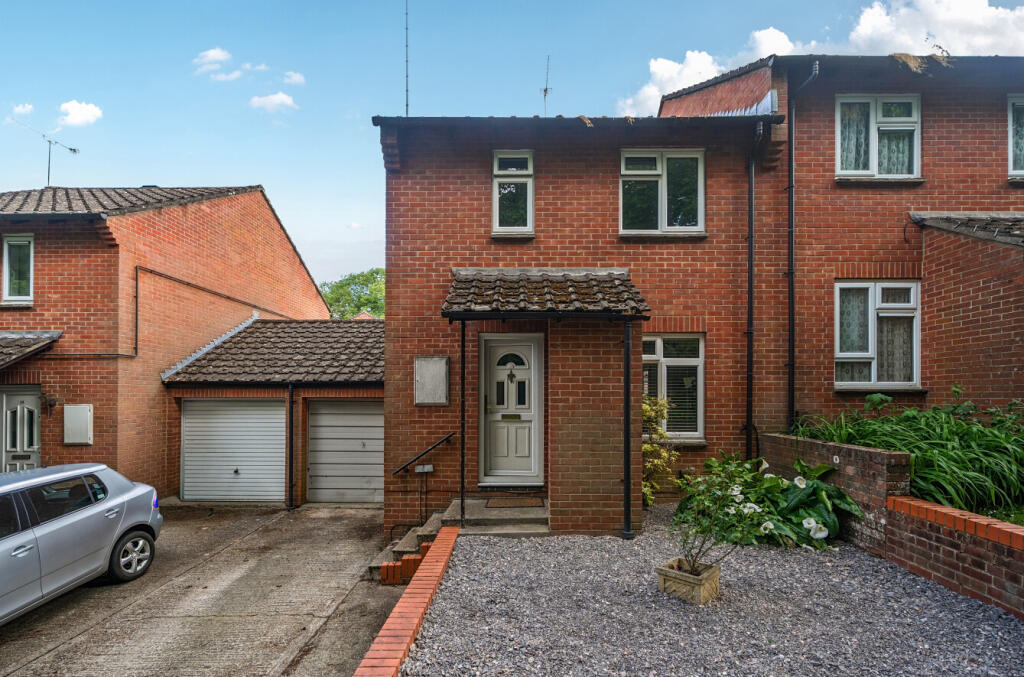 Main image of property: Mountain Ash Close, Bitterne, Southampton, Hampshire, SO18