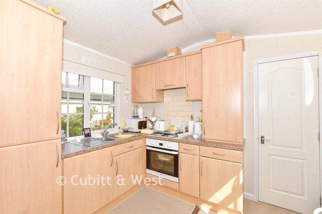 House in Chichester, Southbourne - View 4